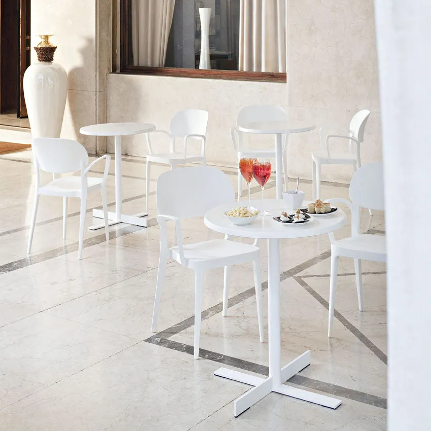 AMY ARMCHAIR