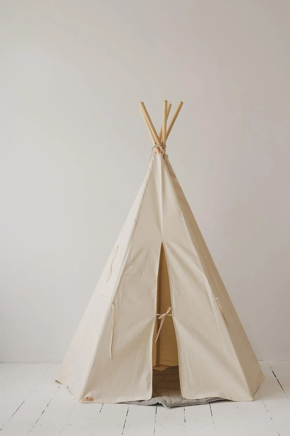 Beige Teepee and Grey Linen Round Mat Set