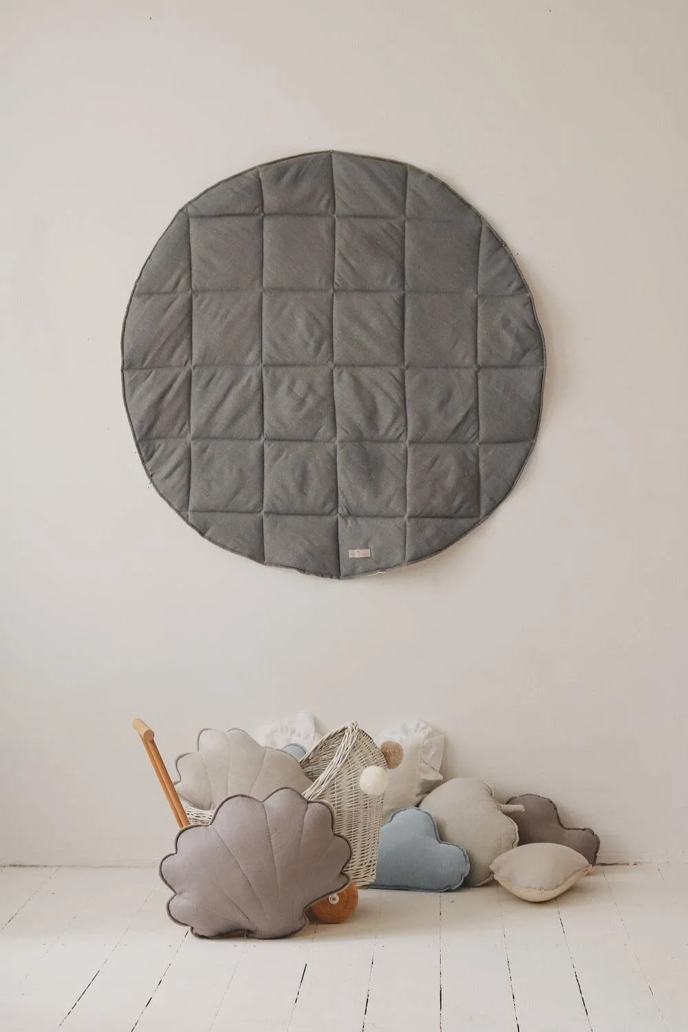 Grey Pompoms Teepee with Pompoms and Round Mat Set