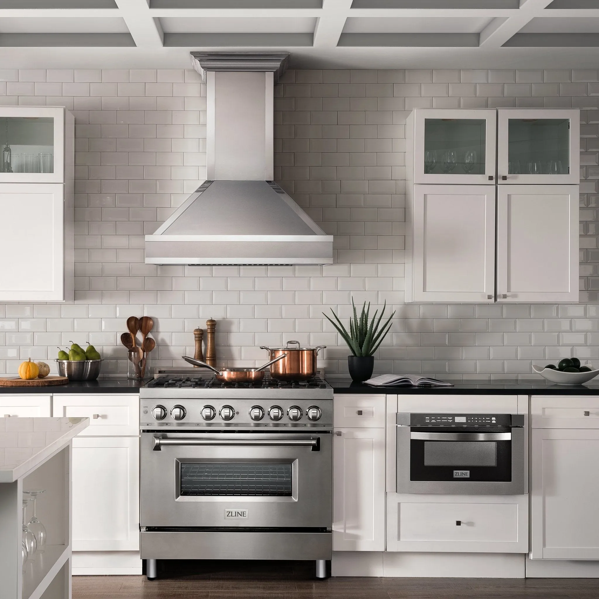 ZLINE 36" Professional Stainless Steel 4.6 CU.FT. 6 Gas Burner/Electric Oven Range (RA36)