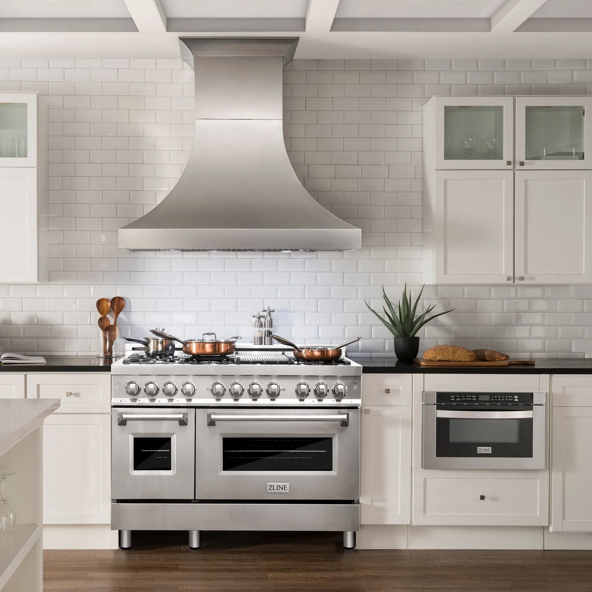 ZLINE 48" Professional Stainless Steel 6.0 CU.FT. 7 Gas Burner/Electric Oven Range (RA48)